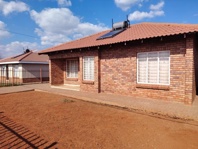 2 Bedroom House For Sale in Postmasburg