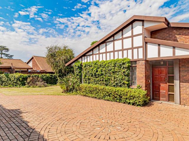 2 Bedroom house for sale in Paulshof, Sandton