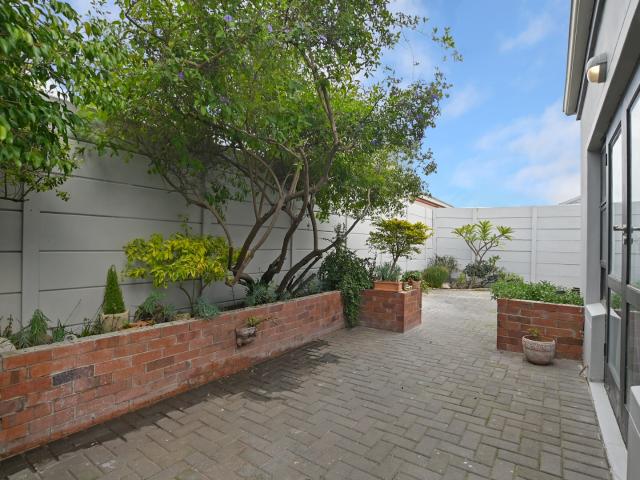 2 Bedroom House For Sale in Parklands
