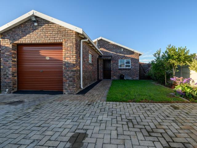 2 Bedroom House For Sale in Parsons Ridge