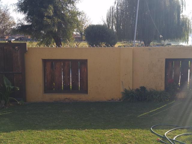 2 Bedroom House For Sale in Pimville Zone 6