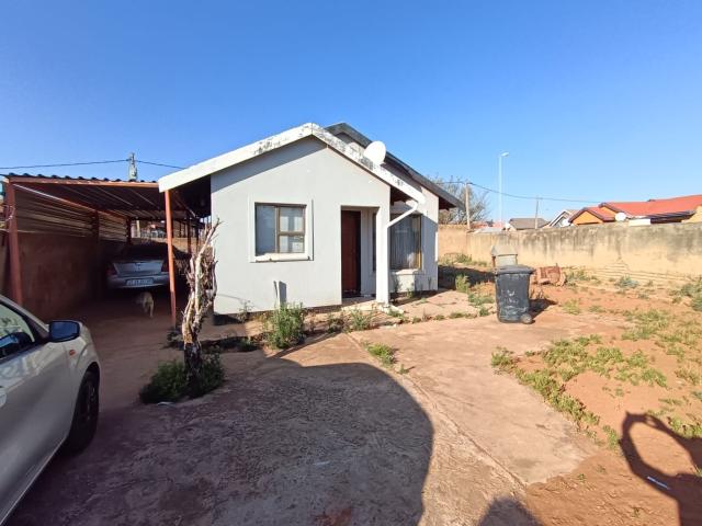 2 Bedroom House For Sale in Protea Glen