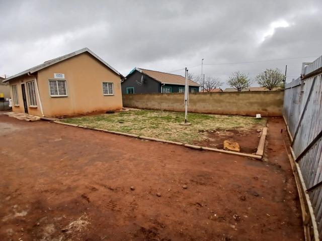 2 Bedroom House For Sale in Protea Glen