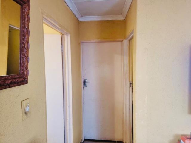 2 Bedroom House For Sale in Protea Glen
