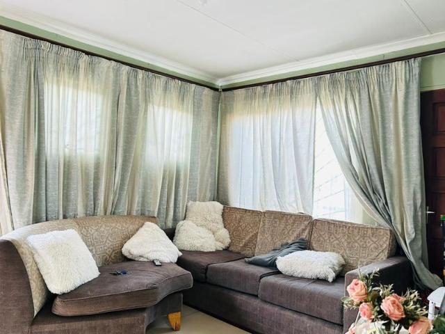 2 Bedroom House For Sale in Protea Glen