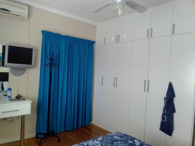 2 bedroom house for sale in rouxpark with flat