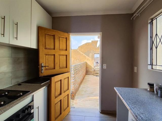 2 Bedroom House For Sale in Roodekop