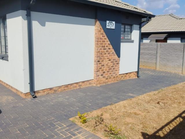 2 Bedroom House For Sale in Roodeplaat