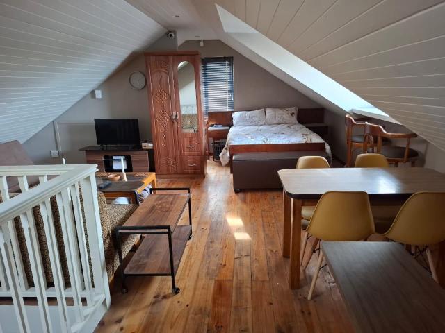 2 Bedroom House For Sale in Richmond Hill