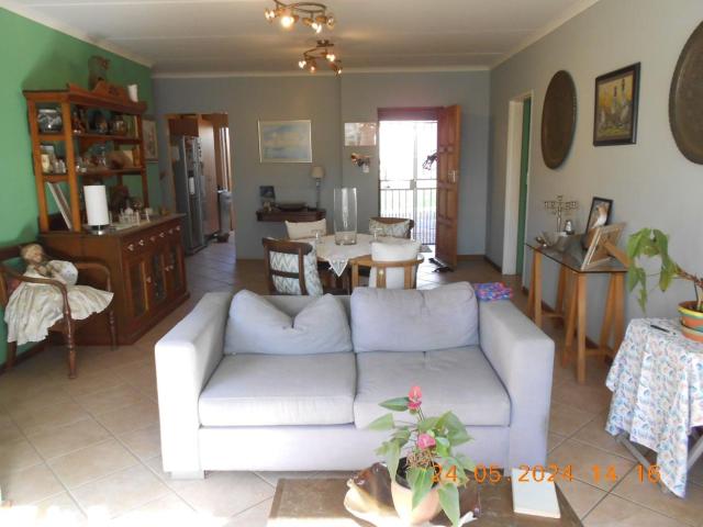 2 Bedroom house for sale in Rietvalleirand, Pretoria