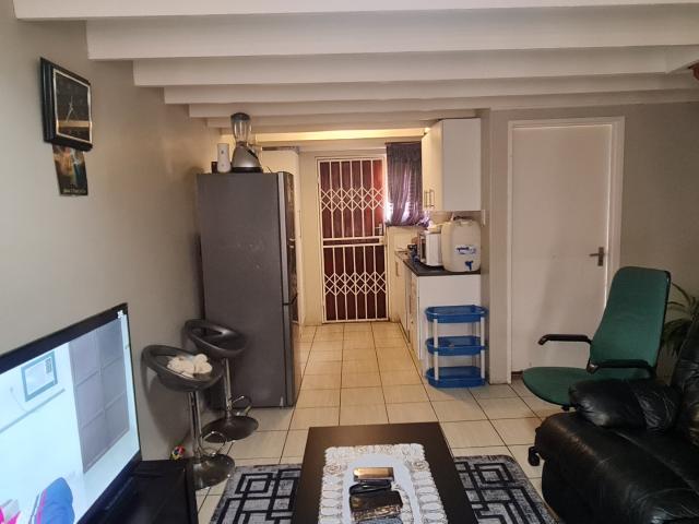2 Bedroom House For Sale in Walmer Link