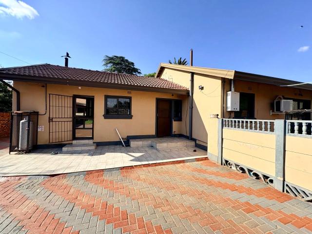2 Bedroom House For Sale in Westonaria