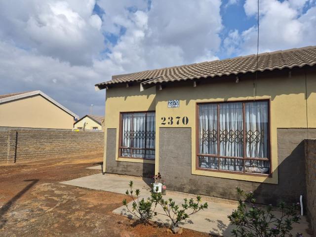2 Bedroom House For Sale in Westonaria