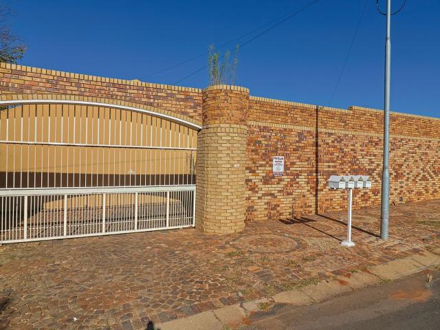 2 Bedroom House For Sale in Witpoortjie