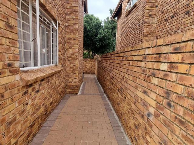 2 Bedroom duplex townhouse sectional for sale in Wierda Park, Centurion