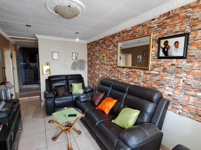 2 Bedroom House For Sale in Thulani