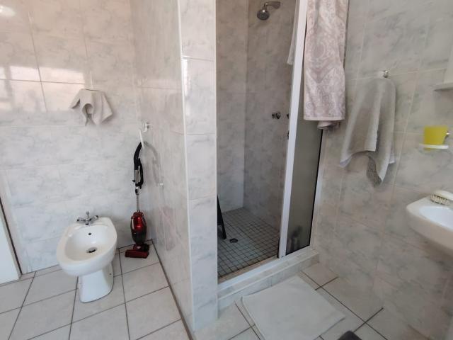 2 Bedroom House For Sale in The Hill