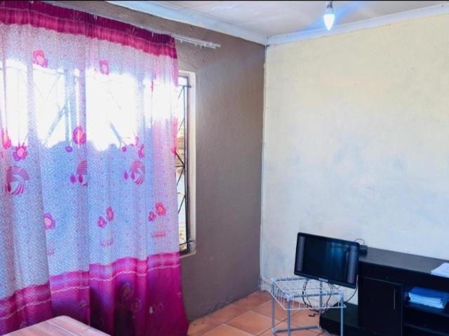 2 Bedroom House For Sale in Vosloorus Ext 6