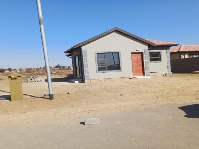 2 Bedroom house for sale in Vanderbijlpark CE7