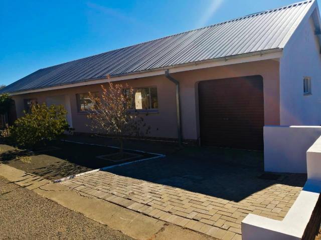 2 Bedroom House For Sale in Vanderkloof