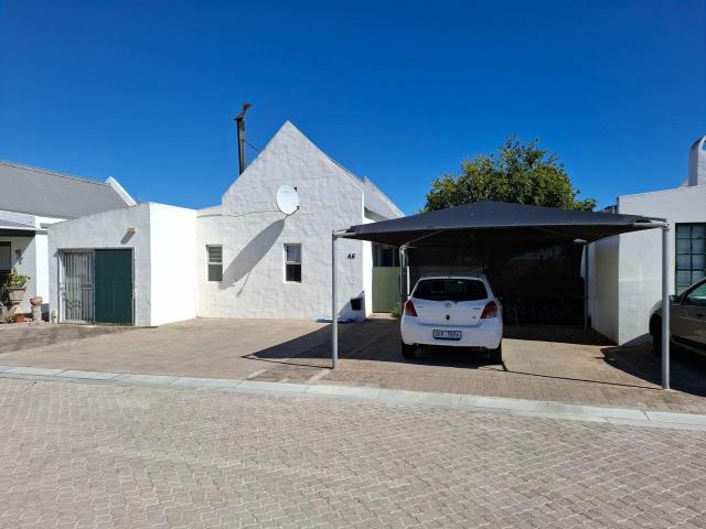 2 Bedroom House For Sale in Velddrif