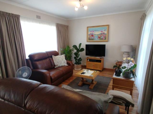 2 Bedroom House For Sale in Verwoerdpark