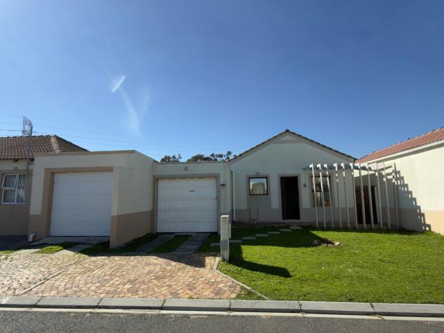 2 Bedroom House For Sale in Victoria Park