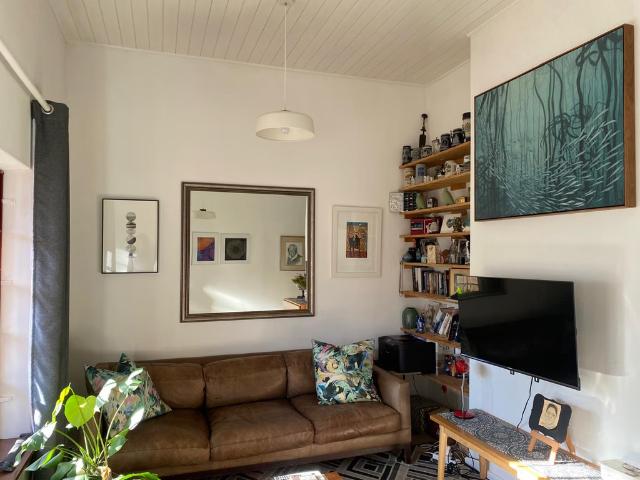 2 Bedroom House For Sale in Vredehoek