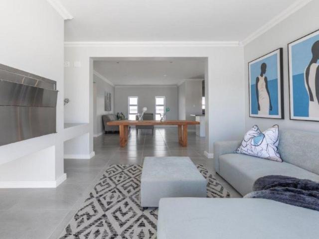 2 Bedroom house for sale in Yzerfontein