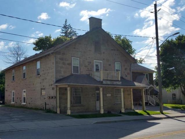 2 Bedroom House Fergus ON 96376914