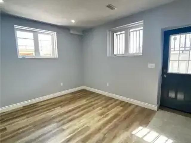 2 Bedroom House Kitchener ON LS102394901