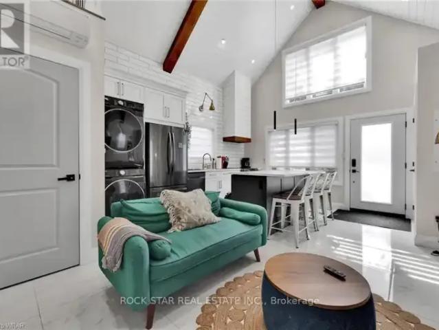 2 Bedroom House Kitchener ON LS102794919