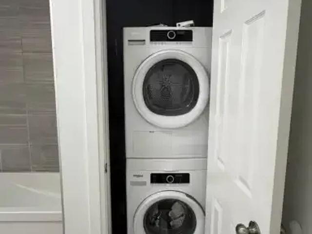 2 Bedroom House Kitchener ON 100443831