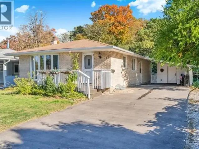 2 Bedroom House Kitchener ON 102587551