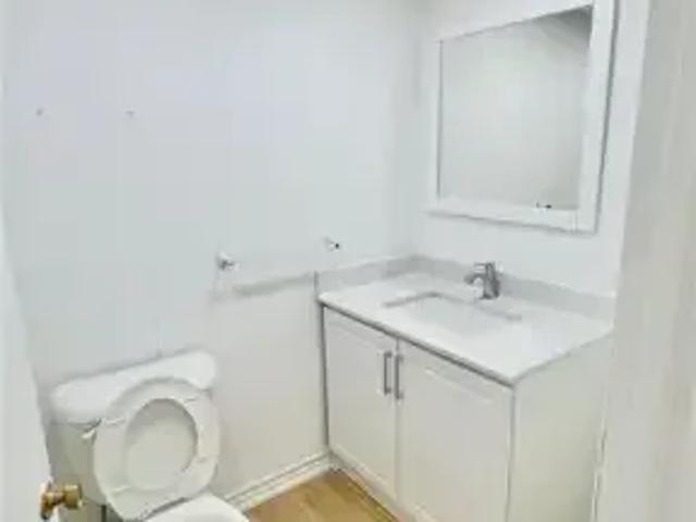 2 Bedroom House Kitchener ON 102701471