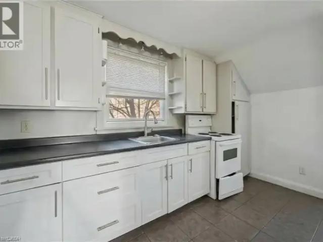 2 Bedroom House Kitchener ON 103151804