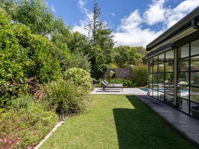 2 Bedroom House in Constantia
