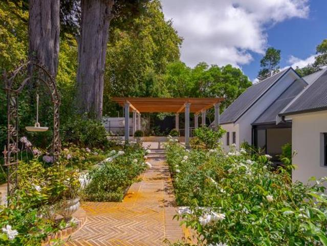 2 Bedroom House in Constantia