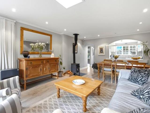 2 Bedroom House in Constantia