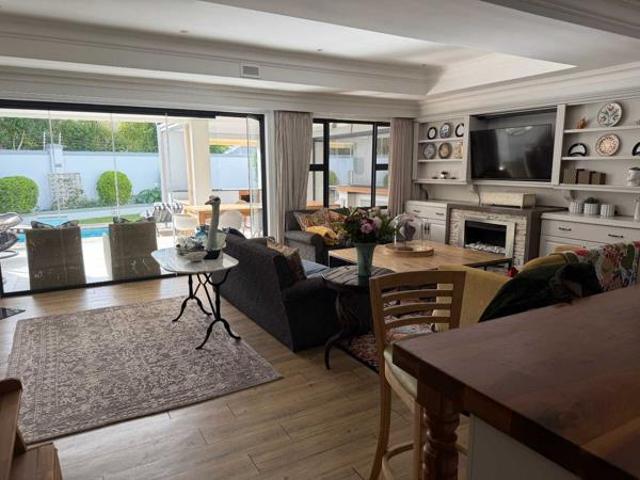 2 Bedroom House in Constantia