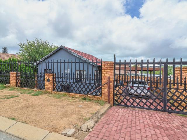 2 Bedroom House in Cosmo City