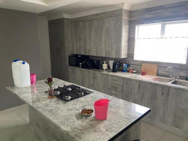 2 Bedroom House in Camelot