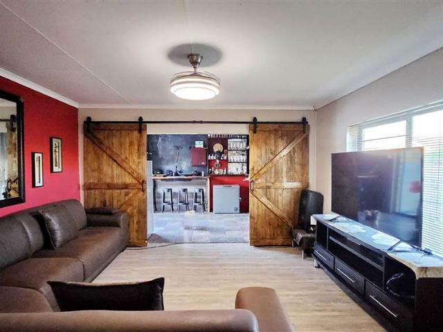 2 Bedroom House in Campher Park