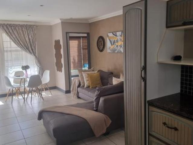 2 Bedroom House in Carenvale
