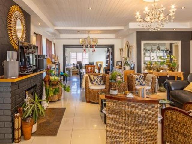 2 Bedroom House in Charleston Hill
