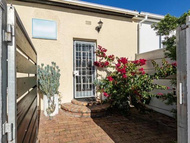 2 Bedroom House in Claremont