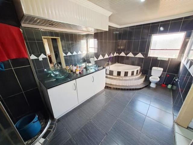 2 Bedroom House in Claremont