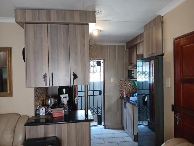 2 Bedroom House in Clayville