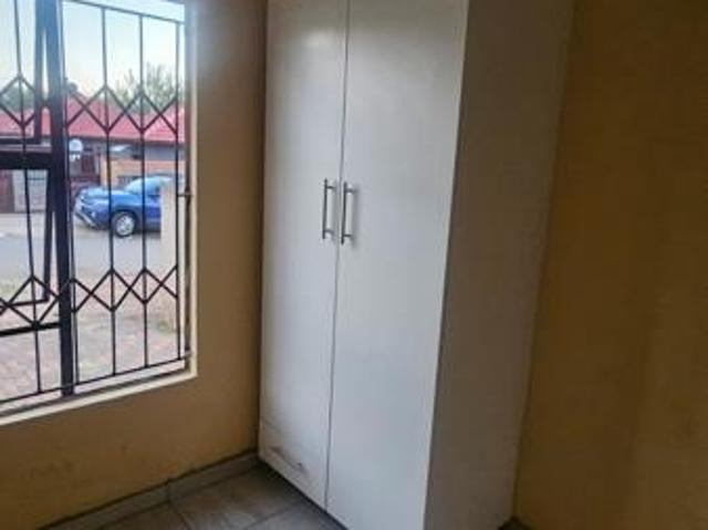 2 Bedroom House in Clayville