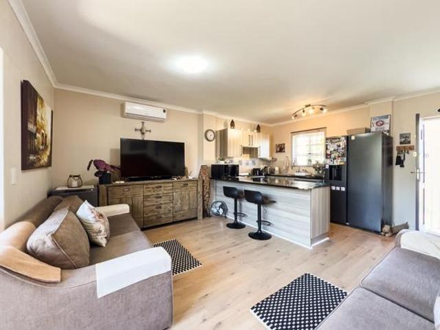 2 Bedroom House in Cloetesville